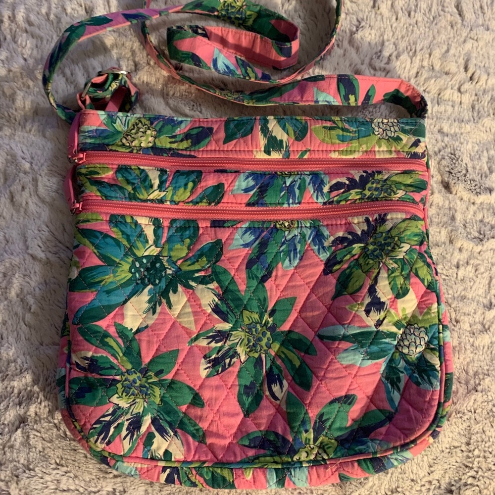 3/$20 Pink/floral print quilted shoulder/crossbody bag. 3 external pockets.
